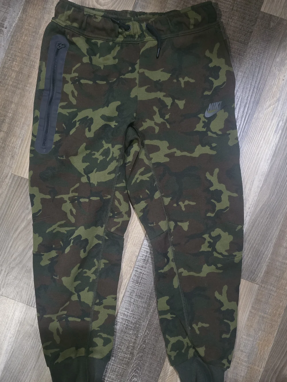 Nike Kids Camo Sweatpants in Olive & Dark Green